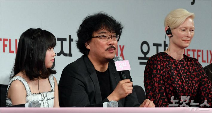 지난 6월 봉준호 감독이 서울 광화문 포시즌스 호텔에서 열린 영화 '옥자' 기자간담회에 참석해 취재진의 질문에 답하고 있다. (사진=황진환 기자/자료사진)
