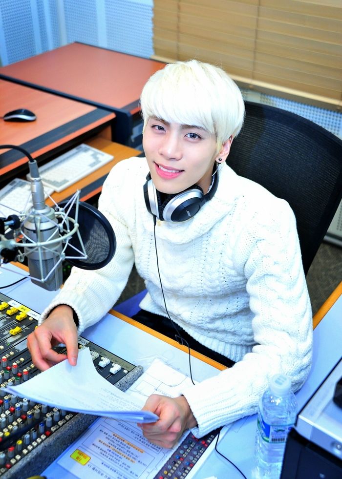 지난 2014년 3월부터 올해 4월까지 3년간 MBC FM4U '푸른밤 종현입니다'의 DJ를 맡았던 故 샤이니 종현 (사진=MBC 제공)