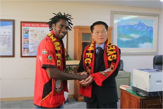 경남FC에 입단한 네게바. (사진=경남FC 제공)