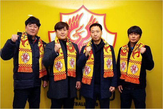 K리그 챌린지 광주FC는 신임 박진섭 감독을 도울 2018시즌 코칭스태프 구성을 완료했다.(사진=광주FC 제공)