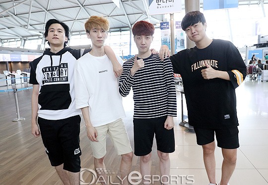 팀 포엔트로로 ESL 게임스컴 배틀그라운드 인비테이셔널에 출전한 '주안코리아', '윤루트', '딩기즈칸', 에버모어'.