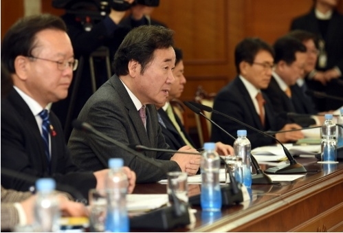 이낙연 국무총리가 28일 세종로 정부서울청사에서 열린 국정현안점검조정회의를 주재, 모두발언을 하고 있다.