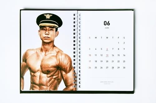 2018년 몸짱 소방관 달력(사진=서울시 제공)