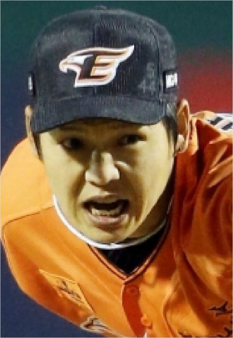 향후 2년 연속 KBO 리그 최고령 선수를 예약한 한화 박정진.(자료사진=한화)