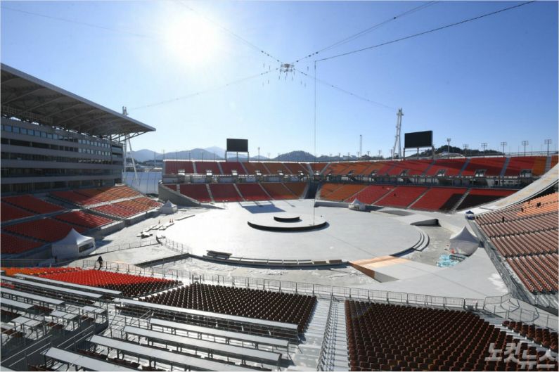 2018 평창동계올림픽을 두달 앞둔 12일 강원 평창군 올림픽 개폐회식장의 모습 (사진=노컷뉴스)