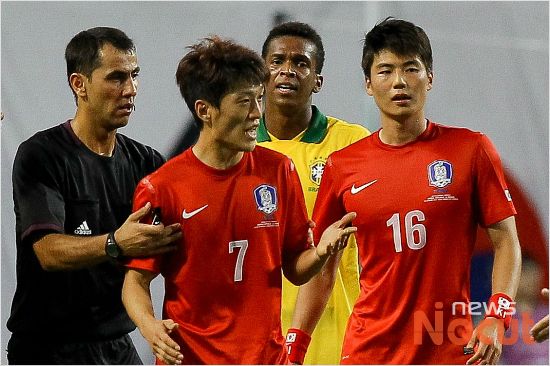 기성용(오른쪽)과 이청용은 함께 2018년 러시아 월드컵에 출전할 수 있을까. (자료사진)