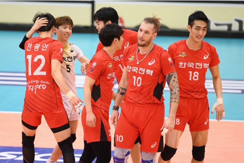 '연승' 한국전력 '연패' 삼성화재, 승부처 범실이 가른 운명