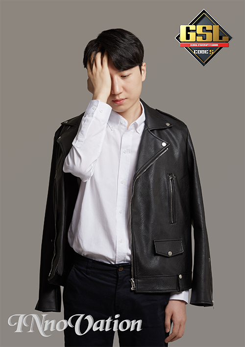 가죽 점퍼를 입고 한껏 멋을 낸 이신형(사진=아프리카TV 제공).