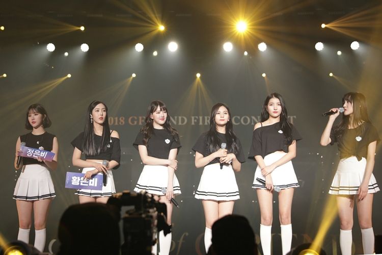 걸그룹 여자친구가 앵콜 무대에서 멘트를 하고 있다. (사진=쏘스뮤직 제공)