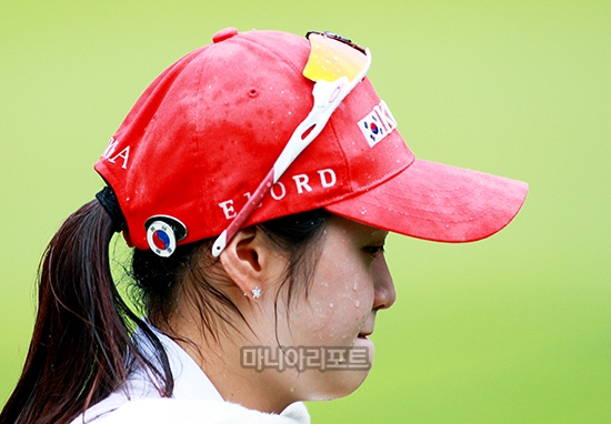 태극마크가 선명한 모자와 볼마커로 두번째 아마추어 우승을 일군 최혜진