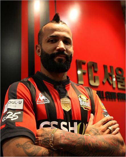 지난 시즌 대구FC 소속으로 서울을 상대하며 남 몰래 동경했던 에반드로는 2018시즌 고대하던 서울 유니폼을 입고 그라운드에 서게 됐다.(사진=FC서울 제공)