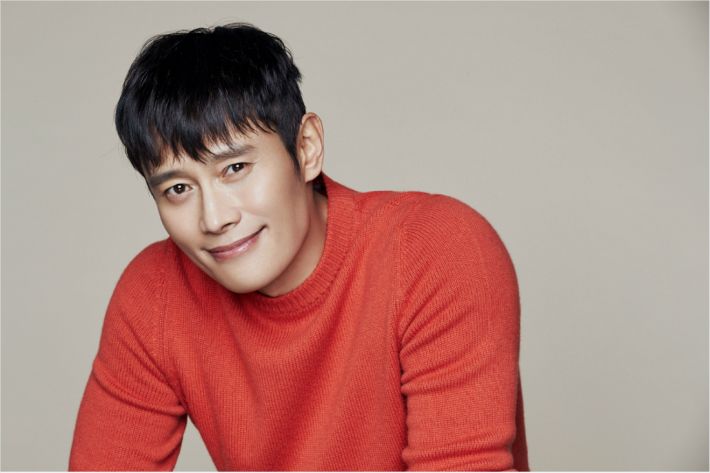 영화 '그것만이 내 세상'에서 전직 복서 김조하 역을 맡은 배우 이병헌. (사진=CJ엔터테인먼트 제공)