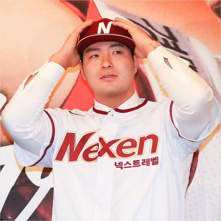 '내가 돌아왔는데...' 넥센은 홈런왕 박병호의 복귀와 에이스급 투수 로저스, 초고교급 신인 안우진의 가세로 올해 반등의 계기를 마련했다. 그러나 이런저런 안팎의 일로 시끄러운 시즌도 예상된다.(사진=넥센)