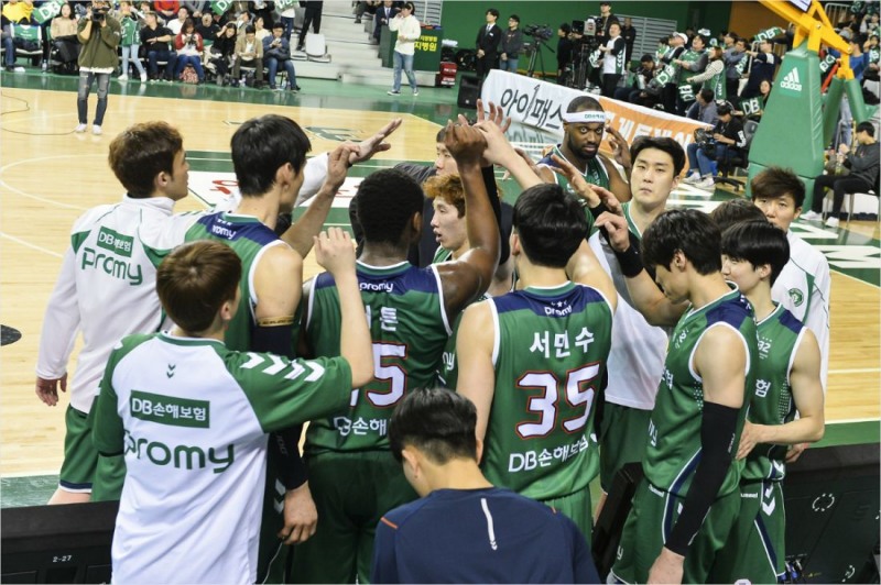 원주 DB 선수단 (사진 제공=KBL)