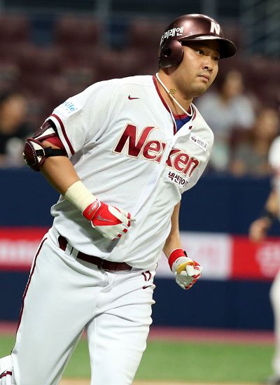 채태인이 넥센 히어로즈와 1+1년 총액 10억원에 FA 계약을 체결하고 트레이드로 롯데 자이언츠로 이적했다. (사진=넥센 제공)