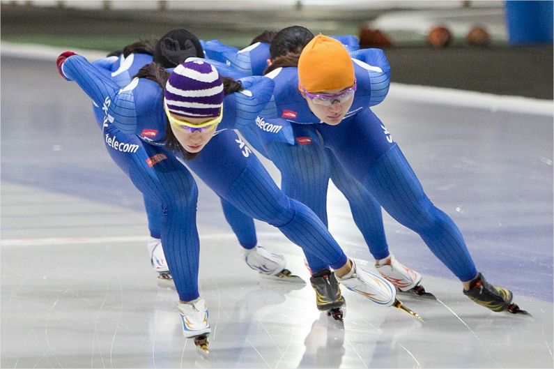 이상화(왼쪽)와 박승희가 함께 국가대표팀에서 훈련하는 모습.(자료사진=대한빙상경기연맹)