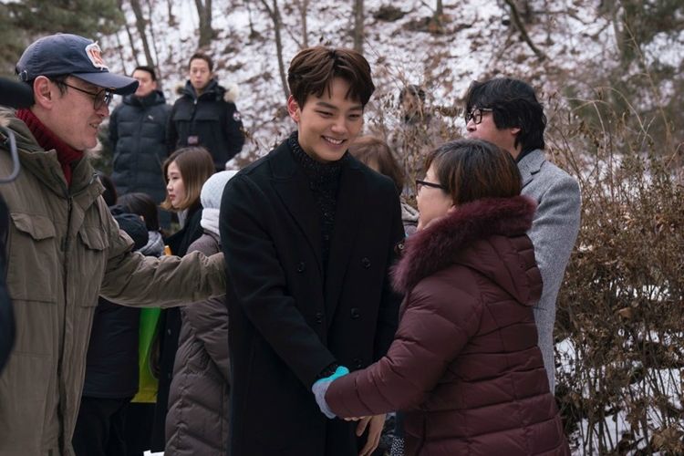 지난 13일, 故 박종철 열사 31주기 기일을 하루 앞두고 영화 '1987' 장준환 감독과 배우들이 묘소를 참배했다. (사진=(사)민주열사박종철기념사업회)