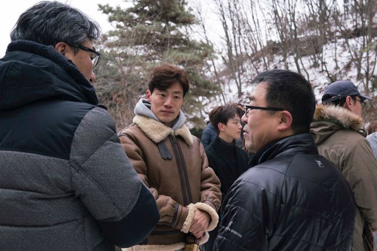 지난 13일, 故 박종철 열사 31주기 기일을 하루 앞두고 영화 '1987' 장준환 감독과 배우들이 묘소를 참배했다. (사진=(사)민주열사박종철기념사업회)