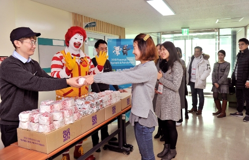 맥도날드, '행복의 버거' 5년간 20만개 기부
