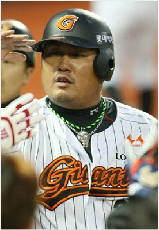 프로야구 롯데에서 두 번째 FA(자유계약선수) 자격을 얻은 최준석.(자료사진=롯데)