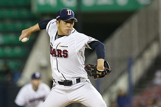 베테랑 투수 김승회가 2018시즌에도 두산 베어스와 함께간다. (사진=두산 제공)