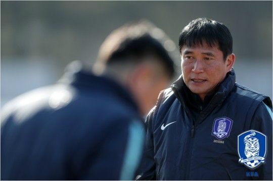 김봉길 감독이 이끄는 23세 이하 축구대표팀은 2018 아시아축구연맹(AFC) 23세 이하 챔피언십에서 우승 도전에 나섰다. 하지만 조별예선 2경기를 치러 1승1무를 거뒀지만 불안한 경기력을 노출하며 자칫 목표 달성이 무산될 수도 있다는 위기감이 커지고 있다.(사진=대한축구협회 제공)