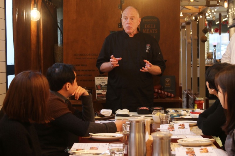 존 마크 “한국에 진짜 델리미트 소개하고 싶어 왔죠”