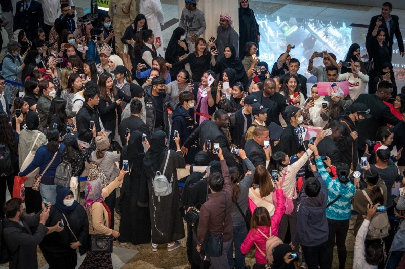 엑소(EXO) 한국 최초 두바이 분수쇼 화려하게 장식 공항입국.(사진=[두바이관광청)