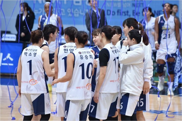 5연승을 달린 신한은행. (사진=WKBL 제공)