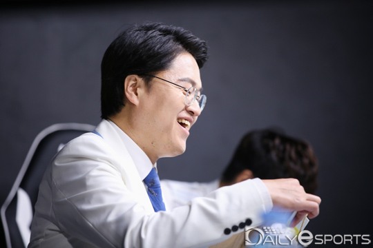 '문자 통역' 속기사, 전용준 캐스터 도움 받아 롤챔스 스프링 중계한다