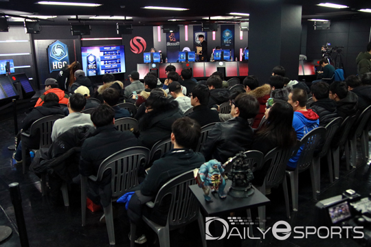 '직관'에 목말랐던 히어로즈 팬들 "반갑다 HGC KR"