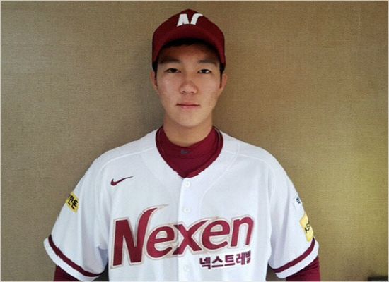 휘문고 시절 후배 폭행 사건으로 국가대표 3년 자격 정지 징계를 받은 넥센 우완 안우진.(자료사진=넥센)