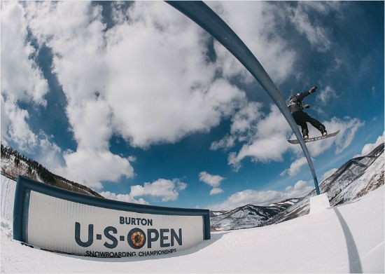 2018 평창 동계올림픽의 정식 종목인 스노보드 중에는 사진과 같이 레일을 비롯해 박스 등 여러 장애물을 활용해 여러 동작의 연기를 펼치는 슬로프 스타일도 있다.(사진=버튼 스노우보드 제공)