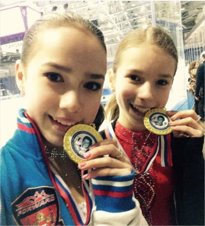 피겨스케이팅 여자 싱글 최강 메드베데바를 누르고 유럽선수권 우승을 차지한 러시아의 신성 자기토바(왼쪽).(자료사진=자기토바 블로그)