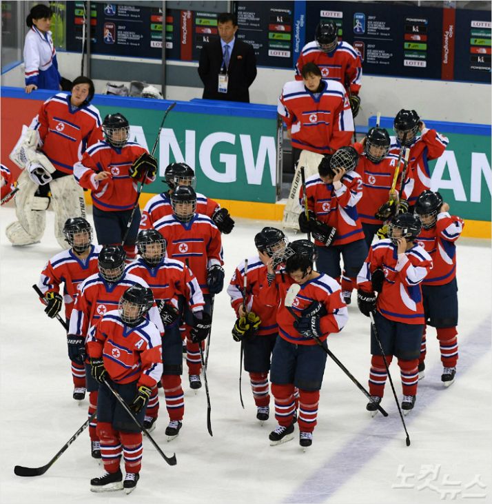 지난해 4월 ‘2017 국제아이스하키연맹(IIHF) 여자 세계선수권 디비전2 그룹A 대회’ 당시 북한 선수들의 모습.(자료사진=황진환 기자)