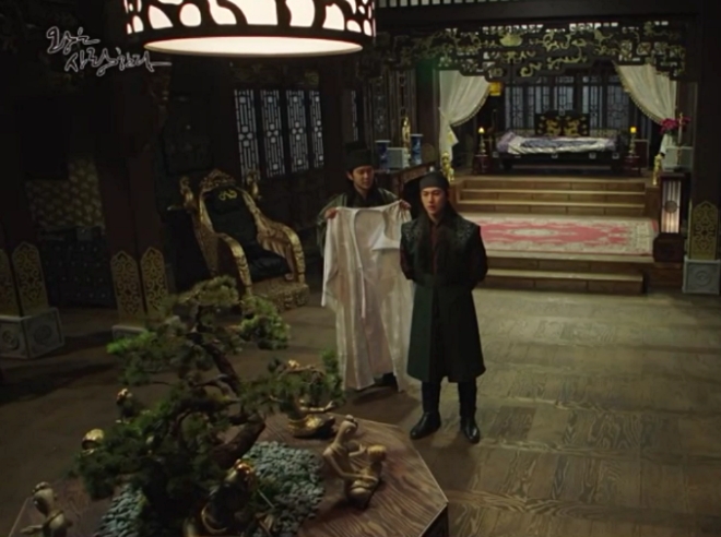 ‘왕은 사랑한다’ 임시완 처소에 배치된 왕좌(사진=MBC)