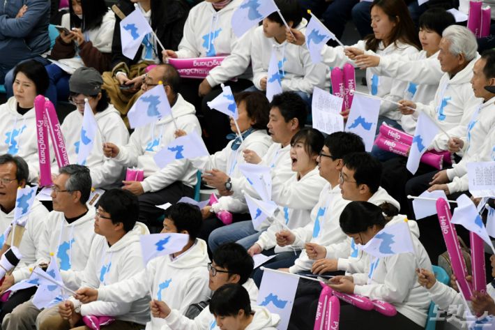 2018 평창동계올림픽에서 남북 선수단의 공동입장이 확정된 가운데 공동입장에서 독도 표기가 빠진 한반도기를 사용할 예정이다. (사진=자료사진)