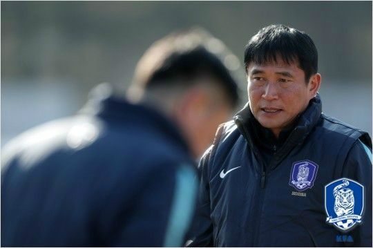 김봉길 감독이 이끄는 23세 이하 축구대표팀은 아시안게임 금메달을 목표로 하지만 사전 점검이라고 할 수 있는 2018 아시아축구연맹 23세 이하 챔피언십 결승 진출에 실패하며 힘겨운 도전을 펼치게 됐다.(사진=대한축구협회 제공)