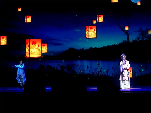 중국 전통의 경극을 현대적 감각으로 해석한 무대가 관람객들로부터 좋은 반응을 얻었다.