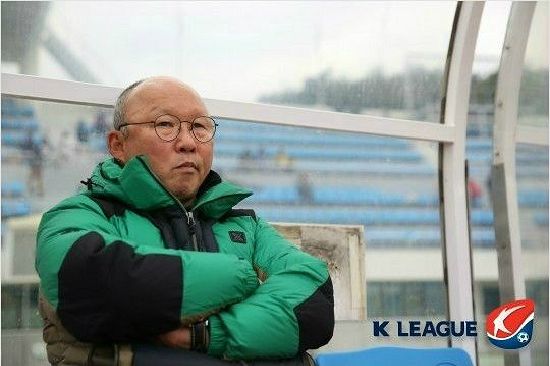 베트남 U-23 축구대표팀을 이끄는 박항서 감독. (사진=한국프로축구연맹 제공)