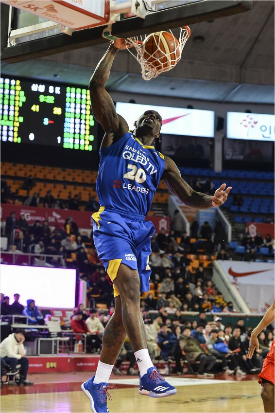 귀화 확정 후 대표팀에 합류한 리카르도 라틀리프. (사진=KBL 제공)