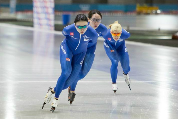 '이미 상처 입었는데…' 대한빙상경기연맹의 행정 실수로 2018 평창동계올림픽 출전이 좌절됐던 한국 여자 스피드스케이팅의 노선영(왼쪽)이 러시아의 선수 2명이 올림픽에 나서지 않음에 따라 극적으로 출전권을 거머쥐게 됐다. 그러나 이미 더는 태극마크를 달지 않겠다고 밝힌 터라 올림픽 출전 여부는 안갯속에 빠졌다. (사진=대한빙상경기연맹 제공)