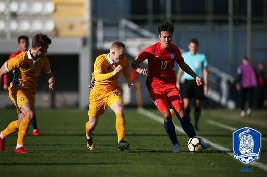 한국 축구대표팀의 수비수 김영권이 27일 터키 안탈리아 마르단 스타디움에서 열린 몰도바와 평가전에서 드리블을 하고 있다. (사진=대한축구협회 제공)