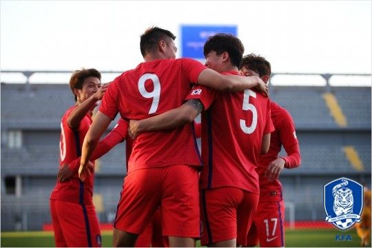 김신욱(등 번호 9번)은 최근 A매치에서 3연속 골을 터뜨리며 2018 러시아월드컵 본선 출전의 높은 기대감을 더욱 끌어올렸다.(사진=대한축구협회 제공)
