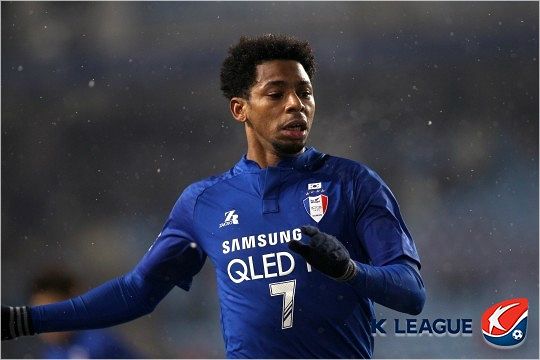 앞서 2시즌 동안 K리그2 부천FC에서 맹활약했던 브라질 출신 공격수 바그닝요는 수원 이적 후 나선 첫 경기부터 멀티골을 뽑아 자신을 향한 높은 기대감에 부응했다.(사진=한국프로축구연맹 제공)