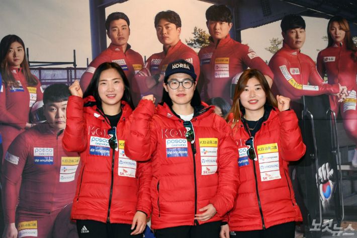 여자 봅슬레이 대표팀이 31일 오후 강원도 평창 용평리조트에서 열린 ‘2018 평창동계올림픽’ 출전 봅슬레이·스켈레톤 국가대표팀 미디어데이에 참석해 파이팅을 외치고 있다. (사진=황진환 기자)