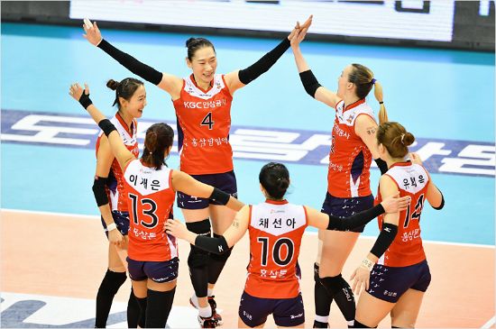 엘리자베스가 빠진 현대건설은 알레나가 맹활약한 KGC인삼공사의 상대가 되지 못했다.(사진=한국배구연맹 제공)