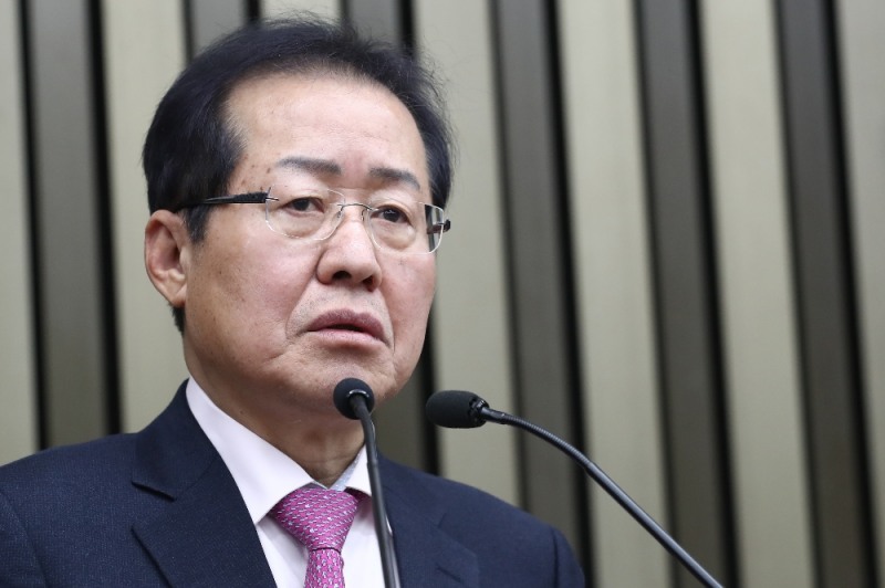 2일 오전 서울 여의도 국회 제4회의장에서 열린 제2차 상임전국위원회에 참석해 인사말을 하고 있는 홍준표 자유한국당 대표.(사진=뉴시스)