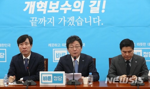 왼쪽부터 하태경 최고위원, 유승민 대표, 지상욱 정책위의장(사진=뉴시스)
