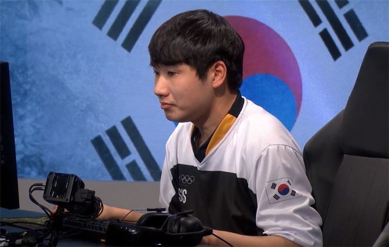 IEM 시즌12 평창 대회에 주성욱이 떨어지면서 홀로 살아 남은 김유진(사진=트위치 생중계 화면 캡처).